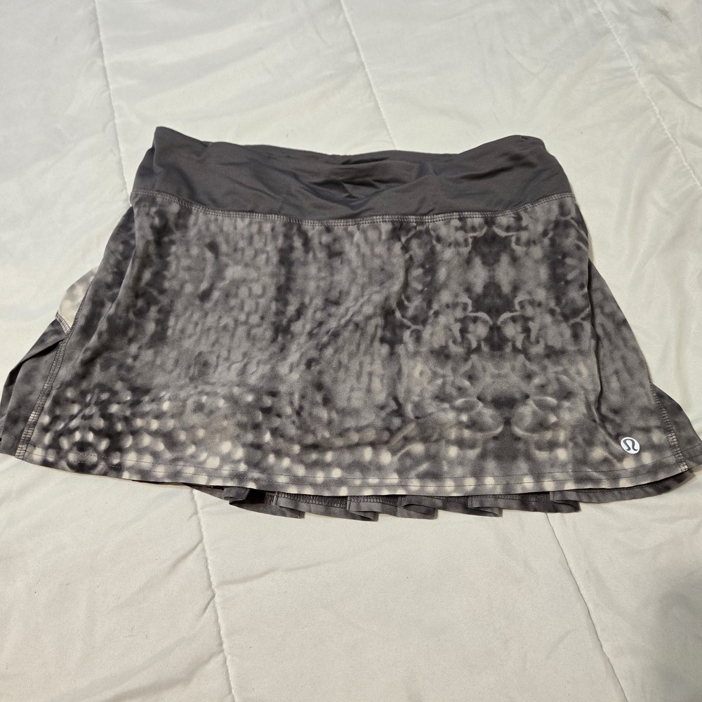 Lululemon Run Speed Skort Snowy Owl Gray Mid Rise Anti Ride Up Strip Size 4